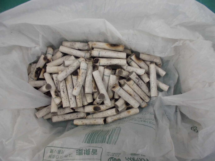 写真:タバコの吸い殻