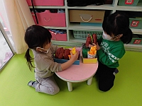 写真:お店で食べているところ: