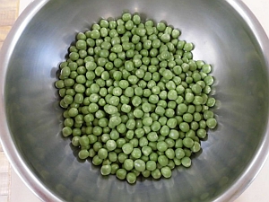 写真:さやをむいたグリーンピース