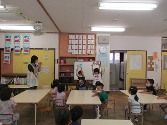 4歳児5月誕生会の様子の写真