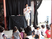 写真:しりとりうたを楽しんでいる様子