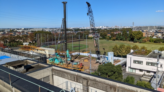 工事施工中の写真(南側から見る)