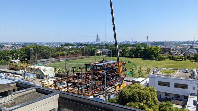 工事施工中の写真(南側から見る)