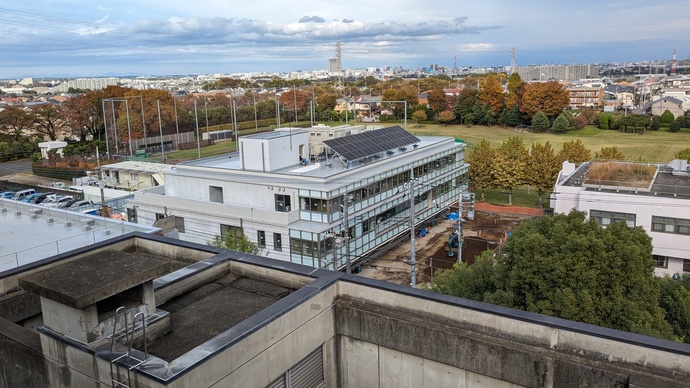 工事施工中の写真(南側から見る)