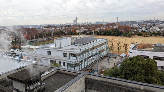 工事施工中の写真(南側から見る)