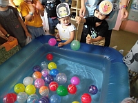 写真:ヨーヨー釣りの様子