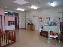 写真：0歳児室テラス側から