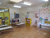 写真：2歳児室テラス側より