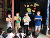 写真:幼児クラス誕生児の紹介