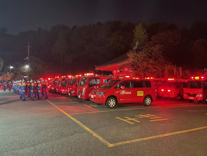 消防車両整列の写真