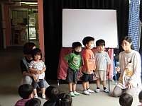 写真:1歳クラスと3歳クラスの誕生児紹介