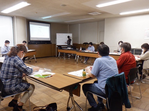 写真:公園整備案を提示し意見交換を行っている様子