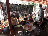 写真:3歳児の食事の様子