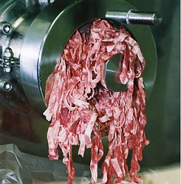 株式会社テラモト・エンジニアリングの肉処理中の写真