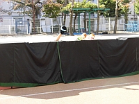 写真:人形劇のバイキンが登場した様子