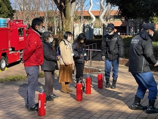 写真:消火器体験の様子