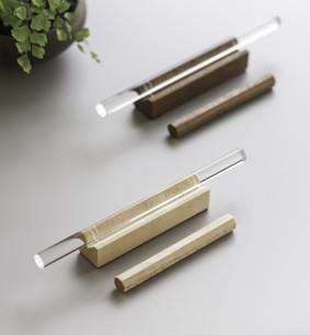 写真：カドミ光学工業株式会社　「祈りの道具」1