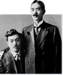 写真：株式会社東洋厚生製薬所　野口英世と石塚三郎（創業者）