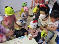 じゃんけんコーナーに担任ときた写真です。