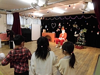 写真:ハンドベル演奏の様子