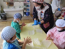 写真：ピザ作り