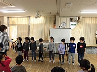 写真:誕生児のインタビューの様子