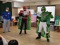 写真:ごみゼロマンからのカードのプレゼント