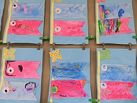 写真:4歳児のこいのぼり製作