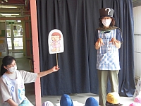 写真:先生たちの出し物のペープサート