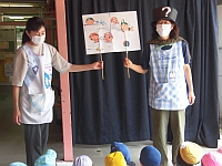 写真:先生たちの出し物のクイズ