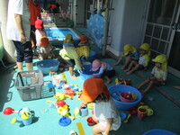 水遊びの様子の写真