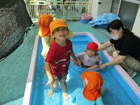 水遊びの様子の写真