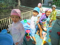 水遊びの様子の写真