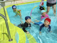 プール遊びの様子の写真