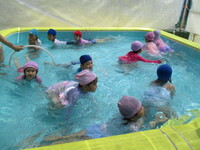 プール遊びの様子の写真