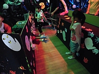 写真:お化け屋敷の通路の様子