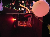 写真:お化け屋敷のトンネルの様子