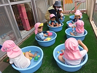 写真:1歳児クラスの様子