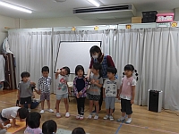 写真:誕生児インタビューの様子