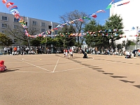 写真:2歳児のかけっこの様子