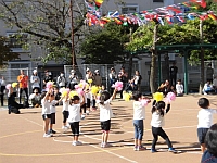 写真:3歳児ダンスの様子