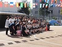 写真:3歳児集合写真撮影の様子