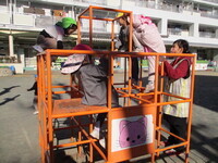 一緒に遊んでいる様子の写真