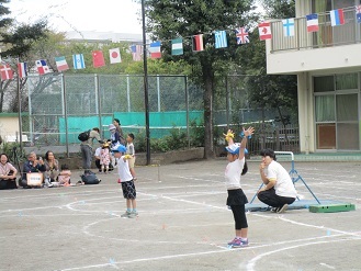 4歳児クラス競技鉄棒の様子の写真