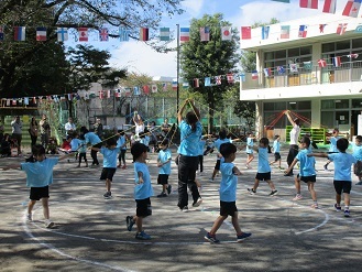5歳児クラス縄跳びの様子の写真
