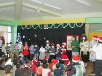 年長組のキャンドルサービスの写真