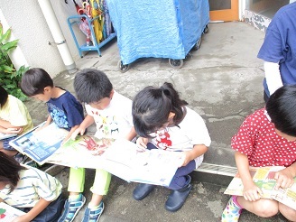 ひまわり号で本を借りた様子の写真