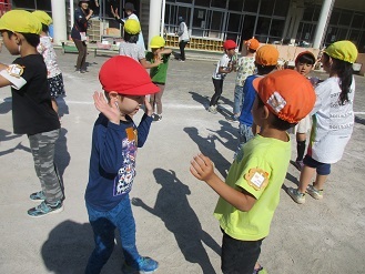 交流会ダンス様子の写真