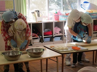 5歳児調理活動様子の写真