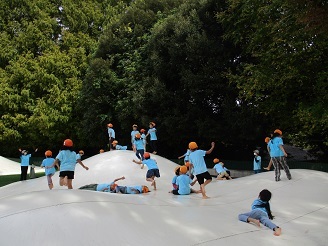 5歳児遠足ふわふわドーム様子の写真